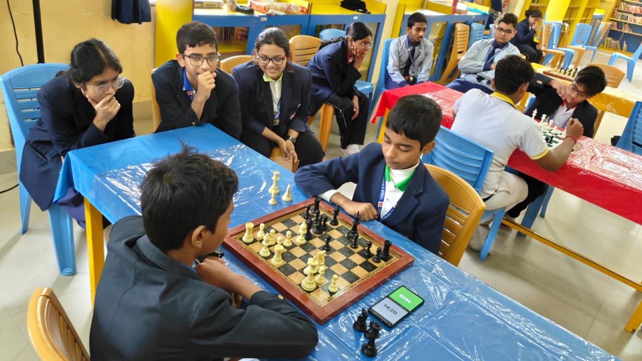 দাবায় মেধার নীরব লড়াই